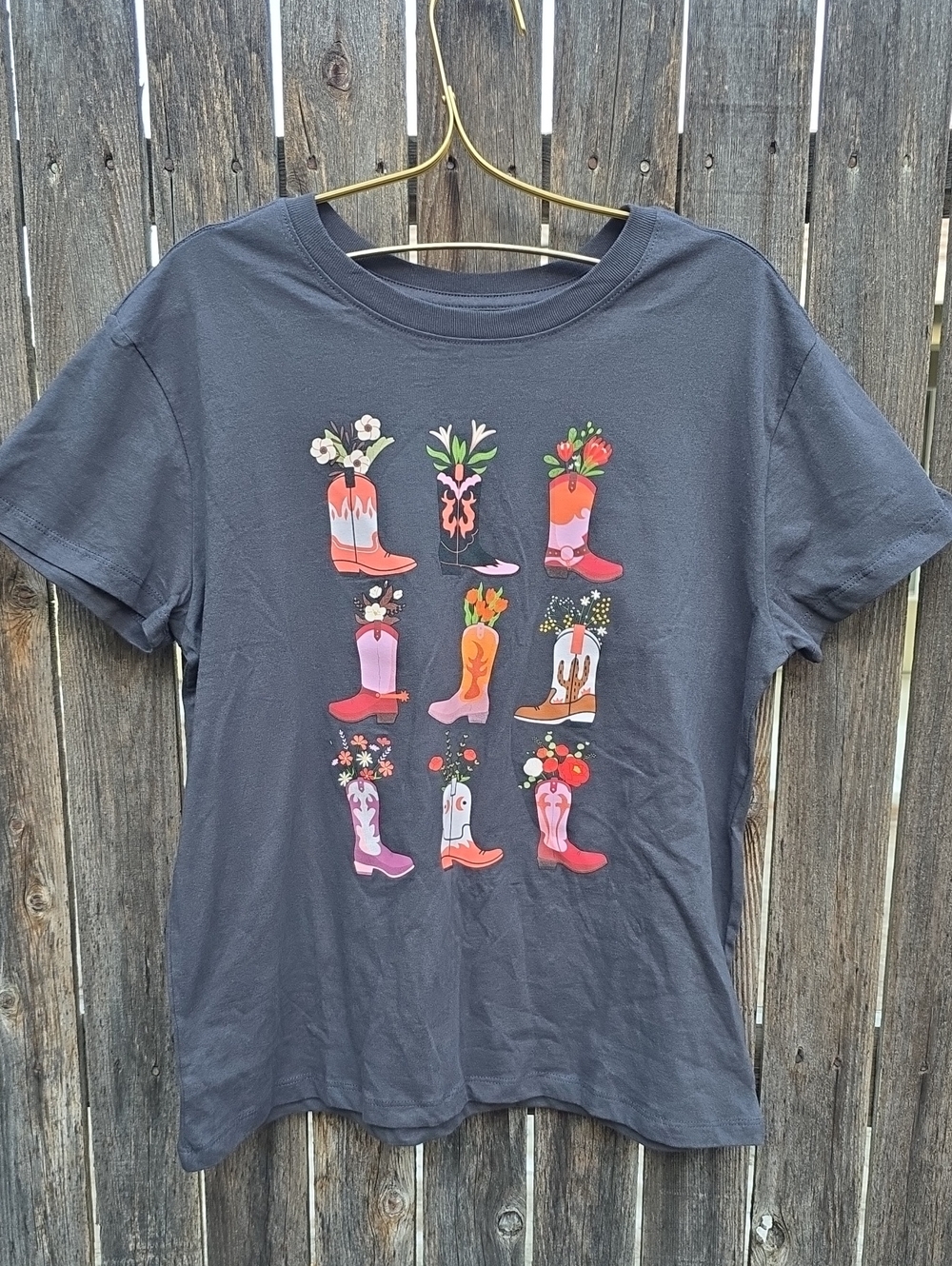 Doe. 100% Cotton Western Boots Flowers Short Sleeve Tee in Dark Gray - LG